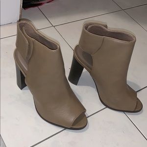 Beige mules with black chunky heel